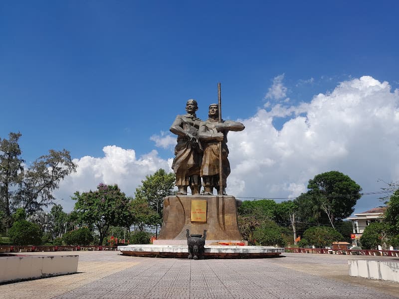 Ảnh bìa Tượng đài Đốc binh Lê Cẩn và Nguyễn Giao