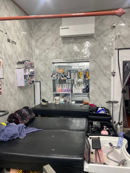 Hình ảnh Salon Quang Thái (Gội đầu- Làm tóc -Móng mi- phun xăm thẩm mỹ) - 3