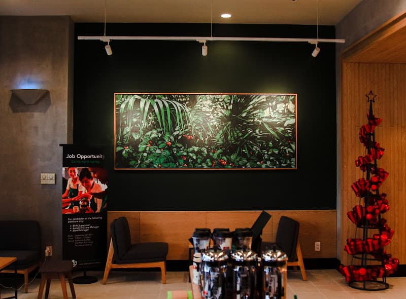 Hình ảnh Starbucks Crescent Strip - 6