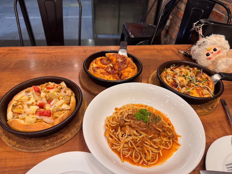 Hình ảnh Pizza Hut Trần Đăng Ninh - 3