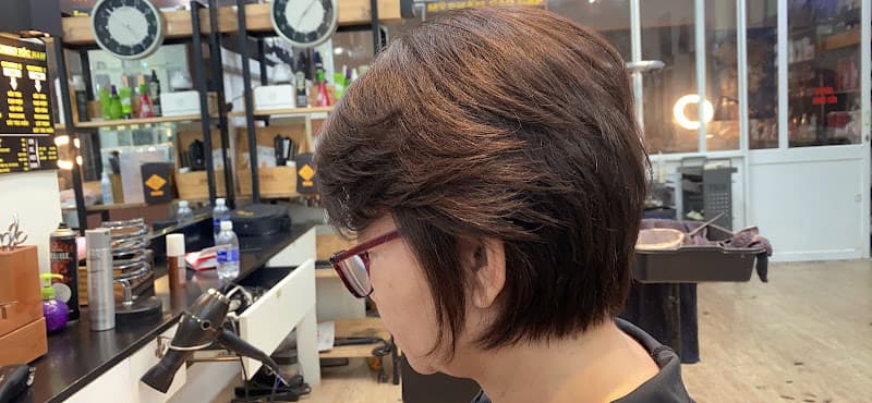 Hình ảnh Tiệm Tóc Salon & Academy Quang Lượng - 2