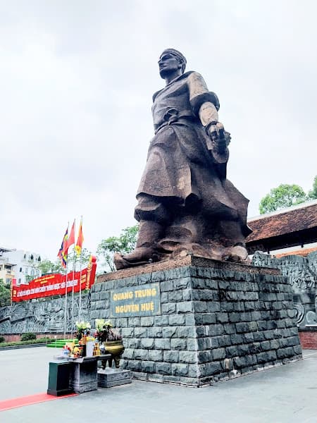 Tượng Đài Quang Trung