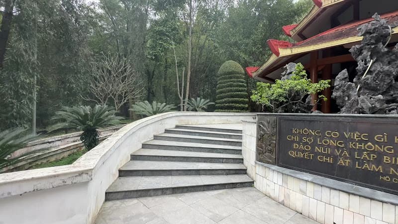 Hình ảnh Nhà bia tưởng niệm T.N.X.P Toàn Quốc - 5