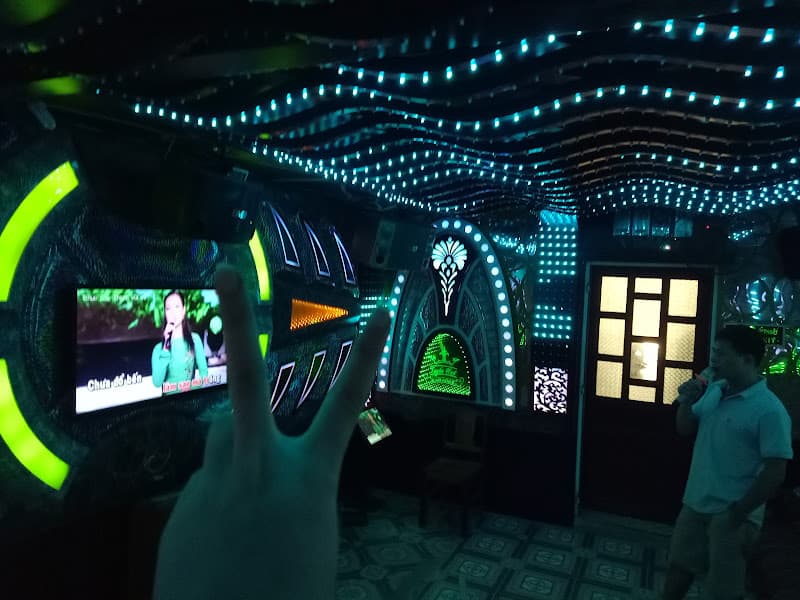 Hình ảnh Karaoke Tuyến Huệ - 2