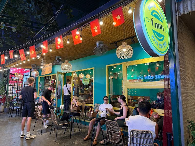 Hình ảnh Ùmm Banh Mi & Cafe - 3