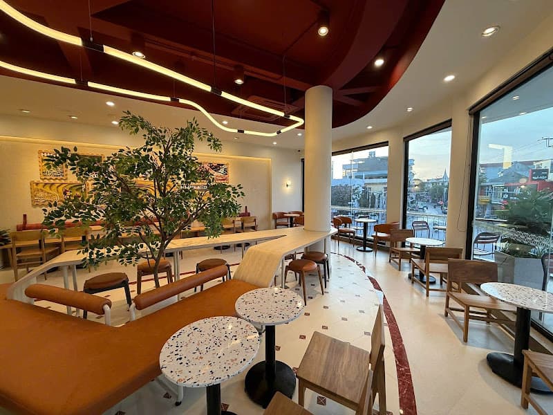 Highlands Coffee Quang Yen Post Office QN