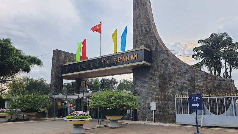 Cổng chào Khu di tích Lịch sử - Văn hóa - Danh thắng Núi Bà Đen