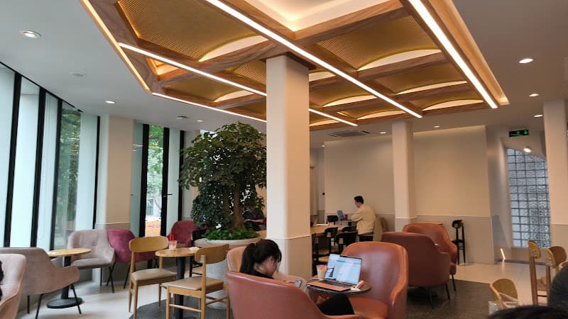 Hình ảnh Highlands Coffee 36 Duy Tan HN - 4