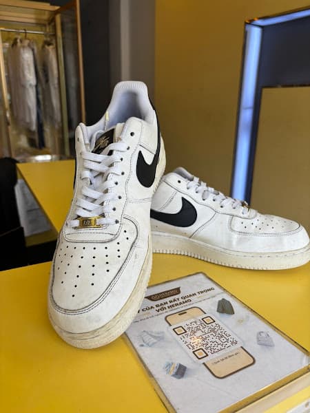 Hình ảnh HERAMO (Quận 1, Quận 4, Quận 7) - Giặt Hấp, Vệ Sinh Sửa Chữa Giày, Spa Túi Cao Cấp - Premium Shoe Clean & Repair, Dry Cleaner - 3