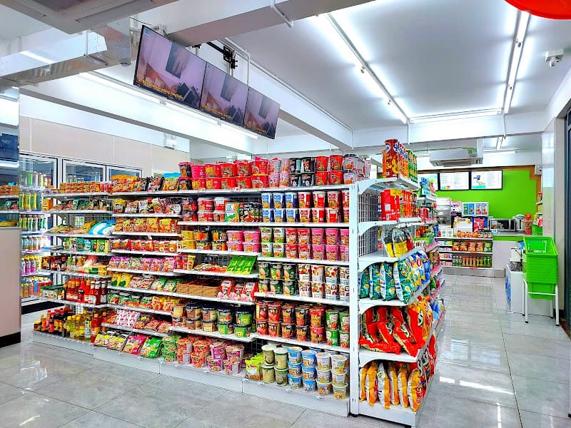 Hình ảnh FamilyMart Tôn Đản (Vĩnh Khánh) - 2