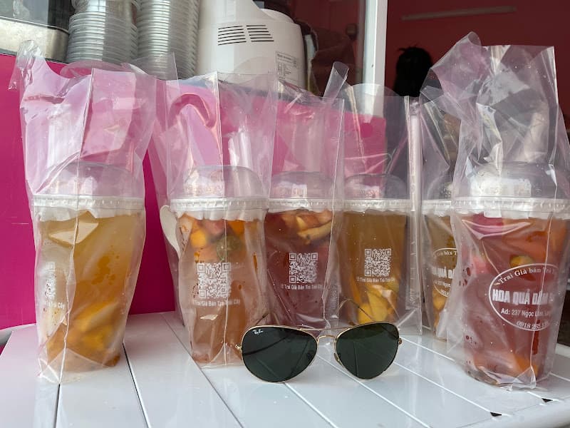 Hình ảnh Trai Già Bán Trà Trái Cây - 2