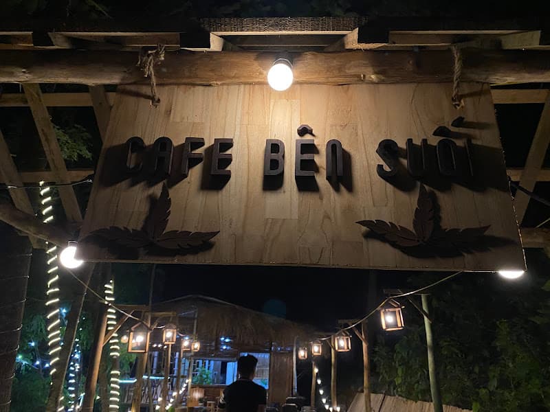 Cafe bên suối