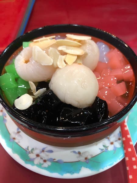 Hình ảnh Ngọc Lan - Chè khúc bạch, trái cây dĩa - 3