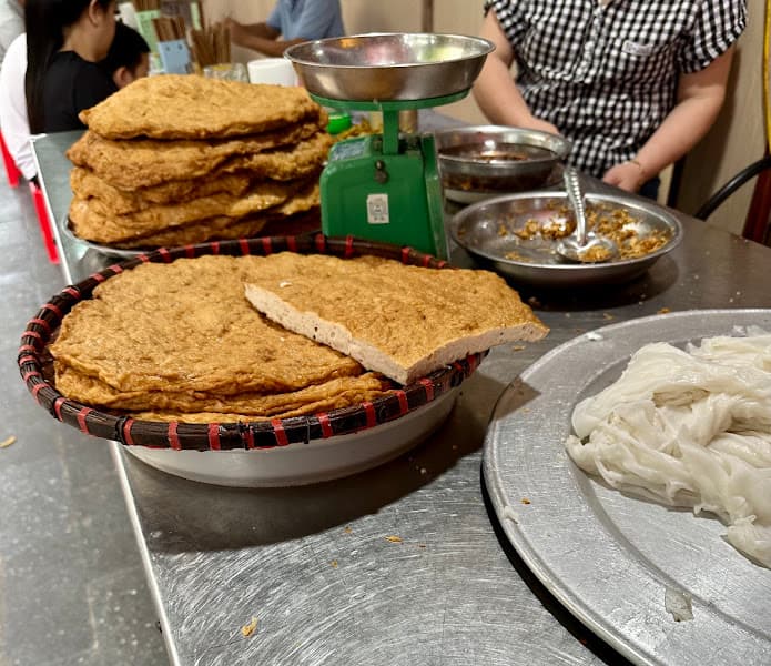 Bánh cuốn Hoa Châm