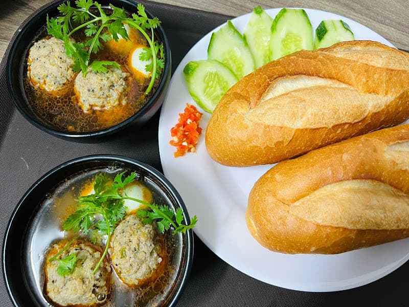Hình ảnh Bánh mì xíu mại Má Tư - 4