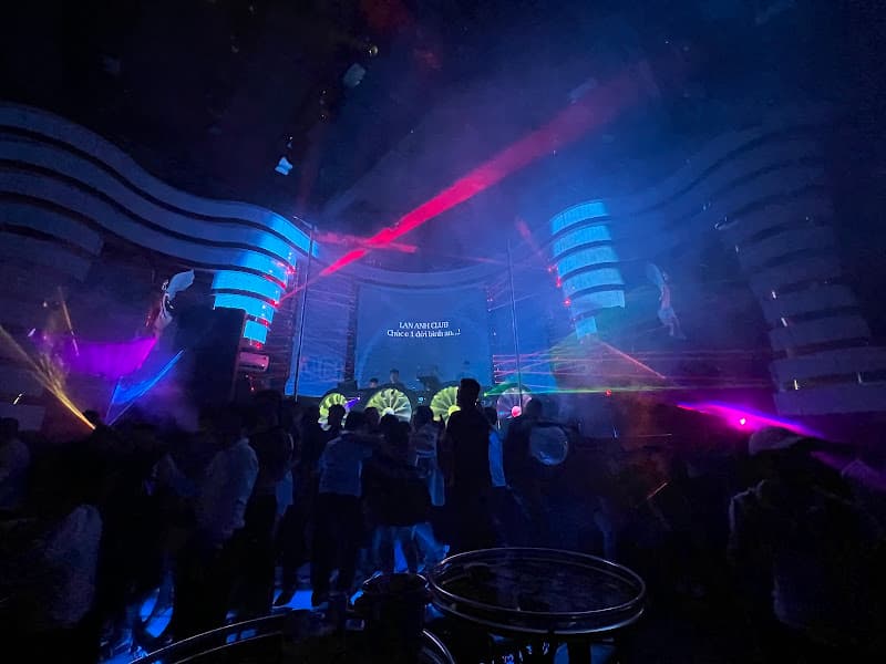 Hình ảnh LAN ANH Club - Vũ trường & Karaoke Top 1 Hà Tĩnh - 3