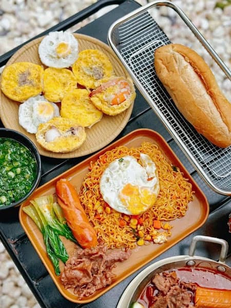 Hình ảnh Tiệm Lẩu Nướng & Cà Phê RY (bánh căn Nha Trang 25K - bánh mì chảo Nha Trang 25K - mì trộn - lẩu nướng 59K) - 3