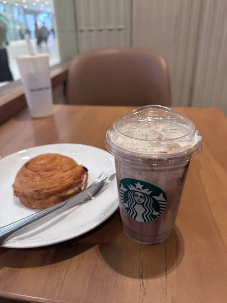 Hình ảnh Starbucks Lotte - 3