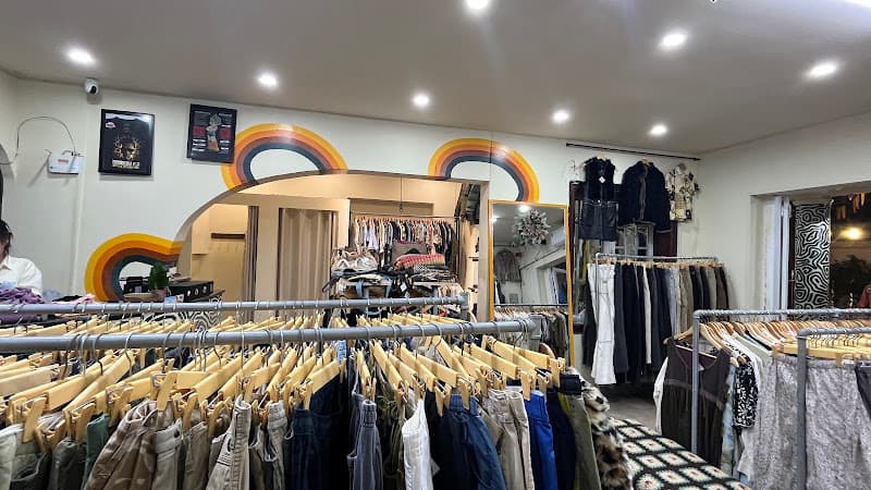 Hình ảnh RUSTY VINTAGE 2HAND STORE HUẾ - 4