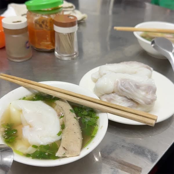 Bánh cuốn Cao Bằng - Bánh cuốn Bà Đông