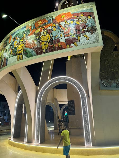 Hình ảnh Tượng đài Binh Biến Đô Lương - 6