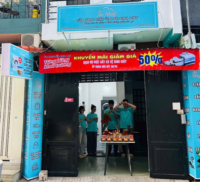 Hình ảnh Áo Mây Nguyễn Gia Trí - Giặt Sấy, Giặt Hấp, Vệ Sinh Giày - 2