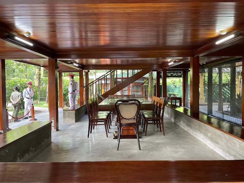 Ảnh bìa Nhà sàn Bác Hồ