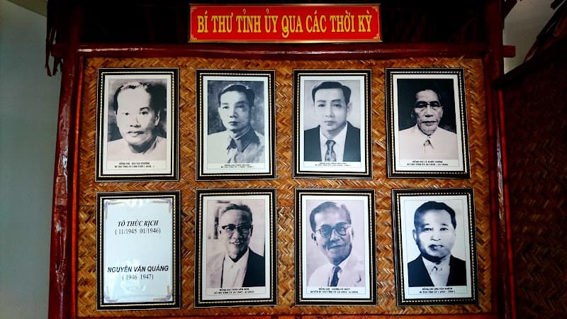 Hình ảnh Khu di tích Lung Lá Nhà Thể - 2