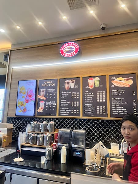 Hình ảnh Highland Coffee Nguyễn Chí Thanh - 3