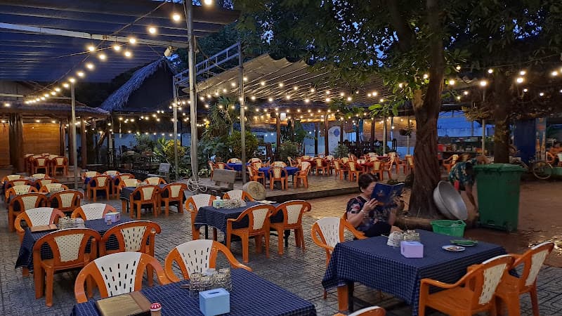 Quán Ăn Gia Đình Hải Sản Thành Danh