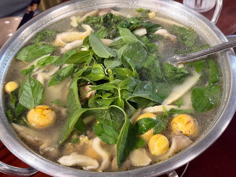 Hình ảnh Lẩu gà lá é Phú Yên - 3