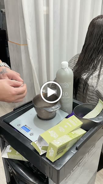 Hình ảnh HaLi Hair Salon - 28 quán sứ - 2