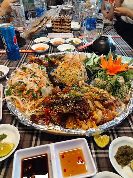 Hình ảnh Ẩm thực Charming Lak 2 (Heo sọc dưa sữa quay) - 2