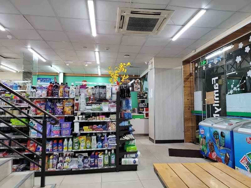 Hình ảnh FamilyMart Bạch Đằng - 2