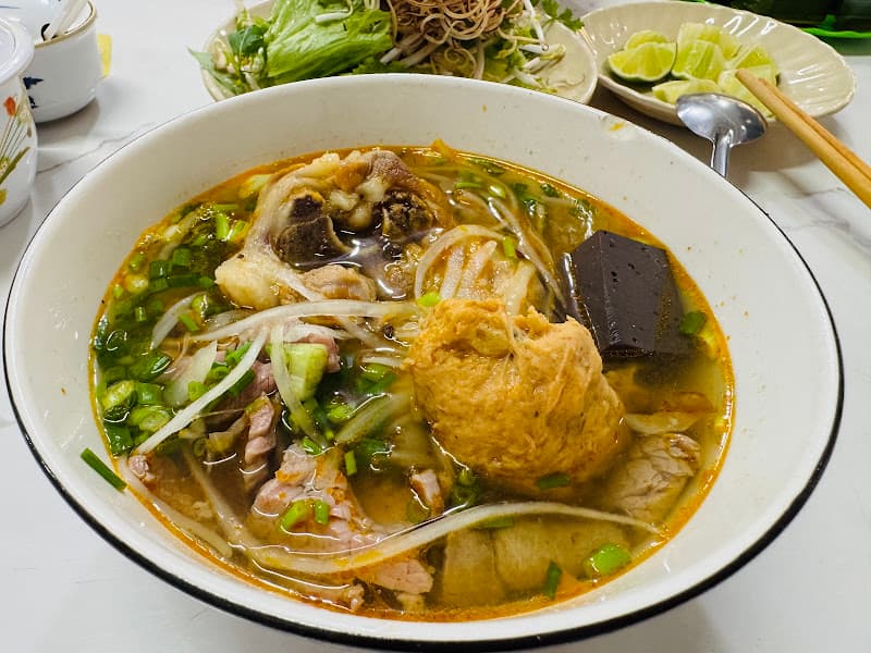 Hình ảnh Đặc sản số 1 chính gốc Bún bò Huế - 2