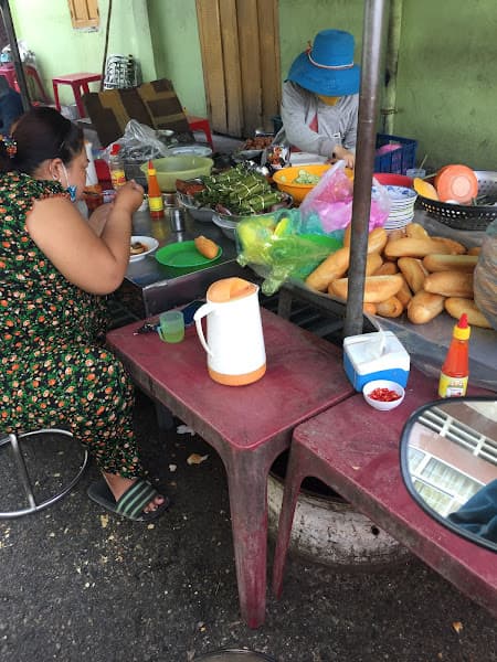 Hình ảnh Bánh mì xíu mại Cô Dung - 3