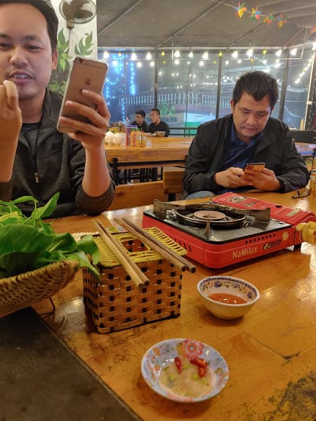 Hình ảnh lẩu nướng gầm cầu - 2