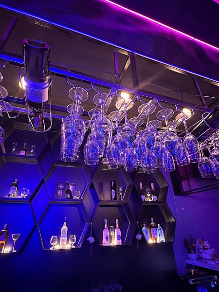 Hình ảnh T Lounge & Bar - 3