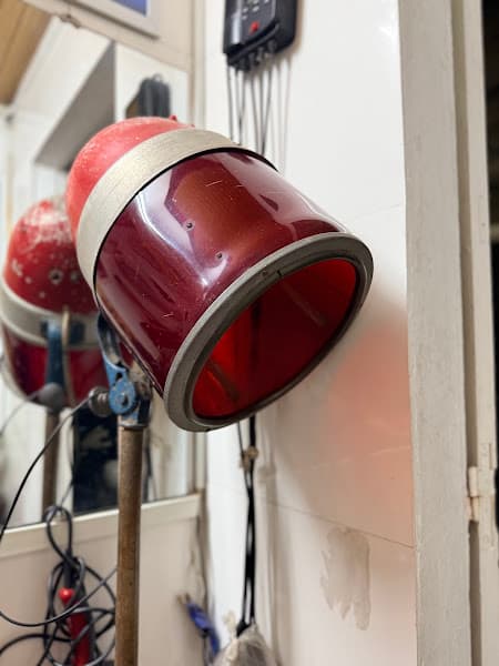 Hình ảnh Diệu Hoa Gội đầu uốn tóc kiểu xưa - 2