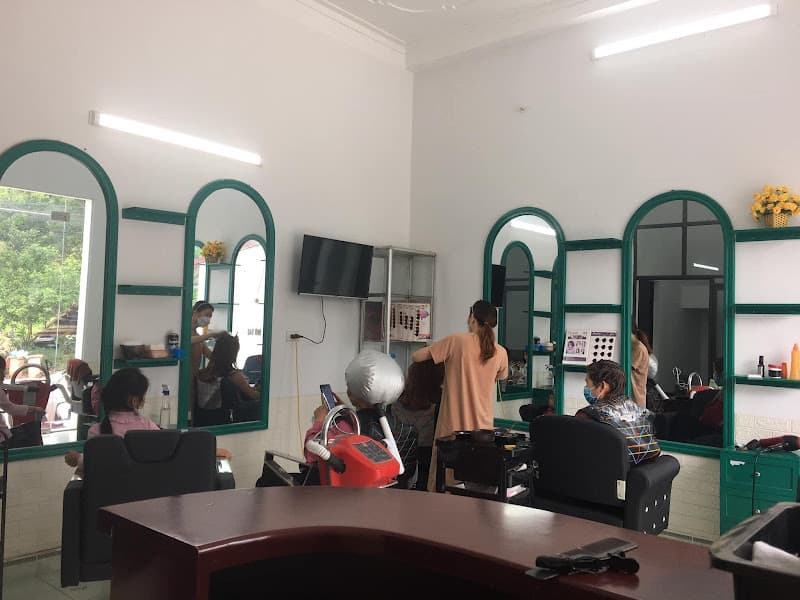 Ảnh bìa Quán cắt tóc Thuyên Nấm