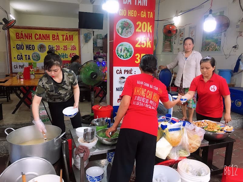 Hình ảnh Quán Bánh Canh Bà Tám Chợ Cầu (không chi nhánh) [quán có đồng phục màu đỏ] - 4