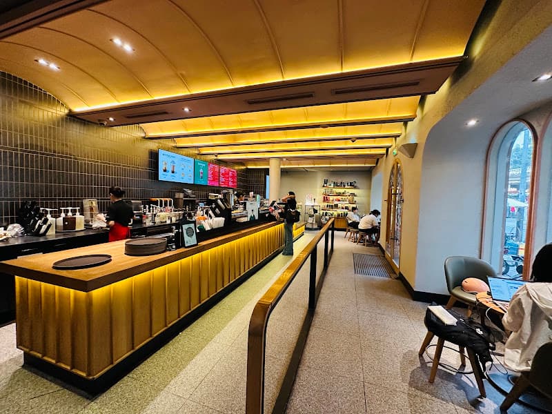Hình ảnh Starbucks Nguyễn Thị Minh Khai - 3