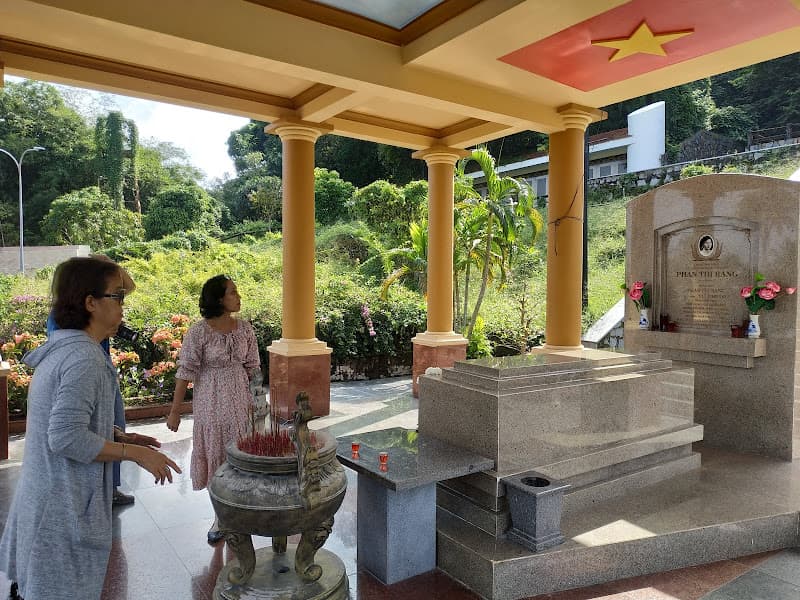 Hình ảnh Tượng đài Chị Sứ - 4