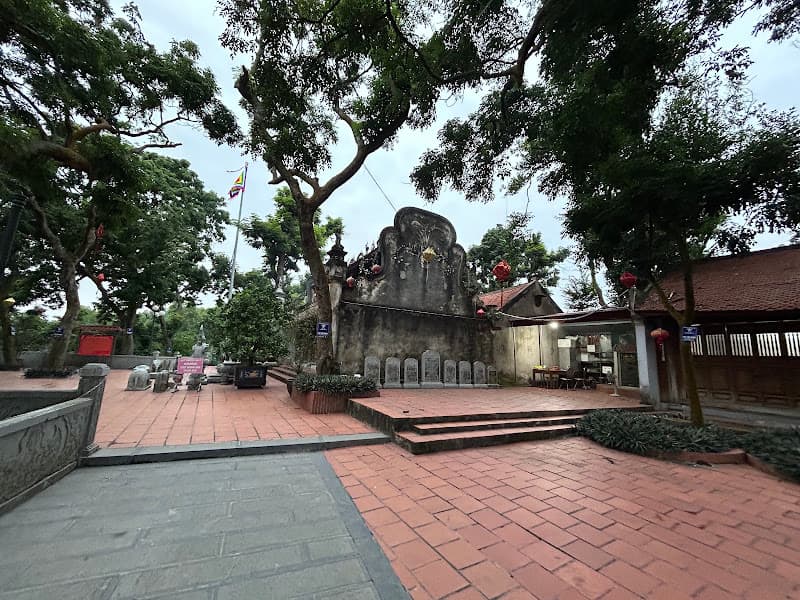 Hình ảnh Đền Cao thờ 5 thần họ Vương - 4