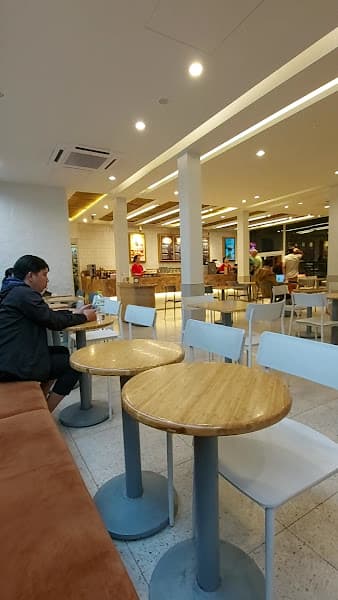 Hình ảnh Highlands Coffee 1B Phổ Quang - 3