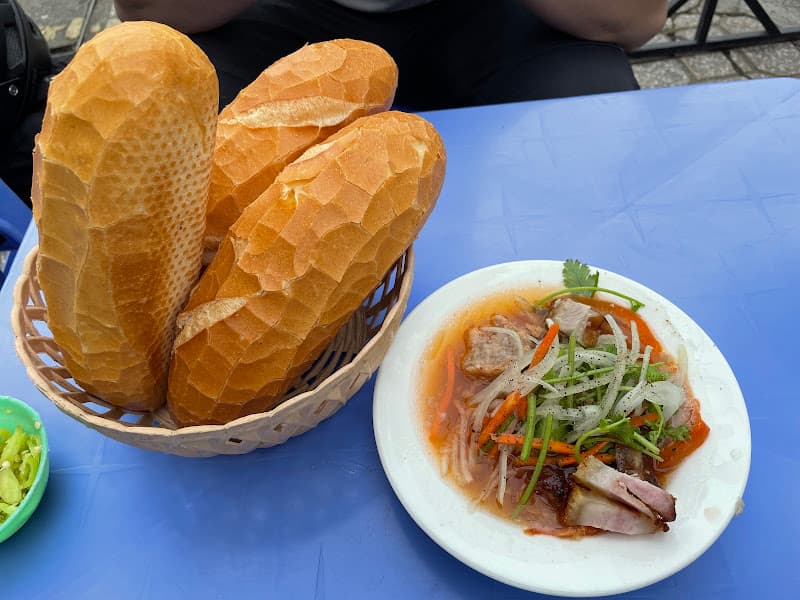Bánh Mì Xíu Mại Chén Nguyên Bình