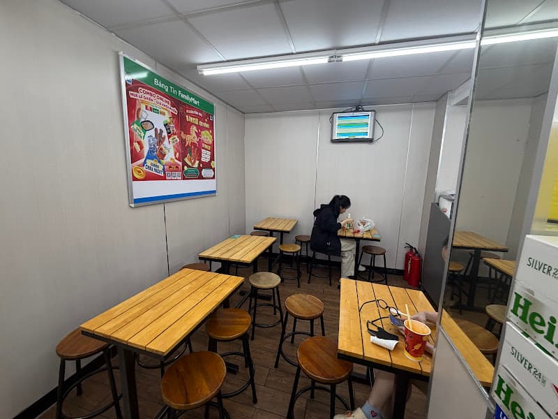 Hình ảnh FamilyMart - 3