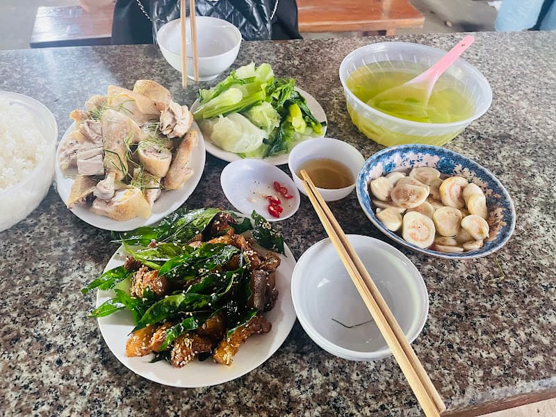 Hình ảnh Quán cơm phở Sáu Hoạch (km45) - 6