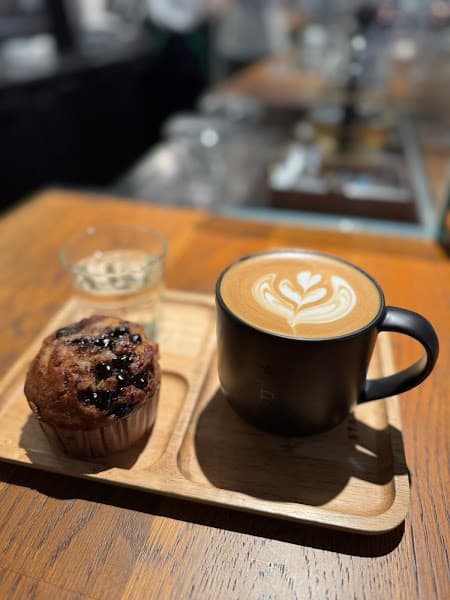 Hình ảnh Starbucks Reserve Nhà Thờ - 2