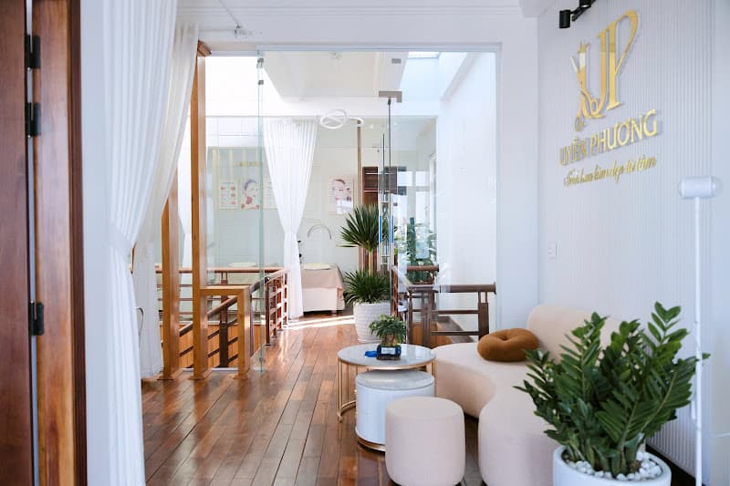 UYÊN PHƯƠNG - Cắt Tóc Nam, Gội Đầu, Ngoáy Tai, Massage, Phun Xăm Thẩm Mỹ - 149B, Wừu, Đak Đoa ,Gia Lai